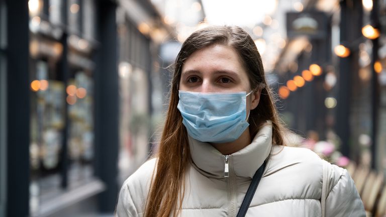 តើអ្នកគួរតែពាក់ម៉ាសដែរទេដើម្បីទប់ស្កាត់ការឆ្លងវីរុសកូវីដ១៩?