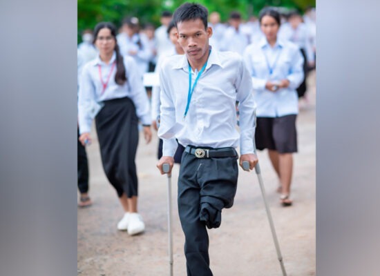ទោះកាយសម្បទាមិនគ្រប់គ្រាន់ តែប្អូនមានបេះដូងពោរពេញដោយឆន្ទៈ និងក្ដីសង្ឃឹម